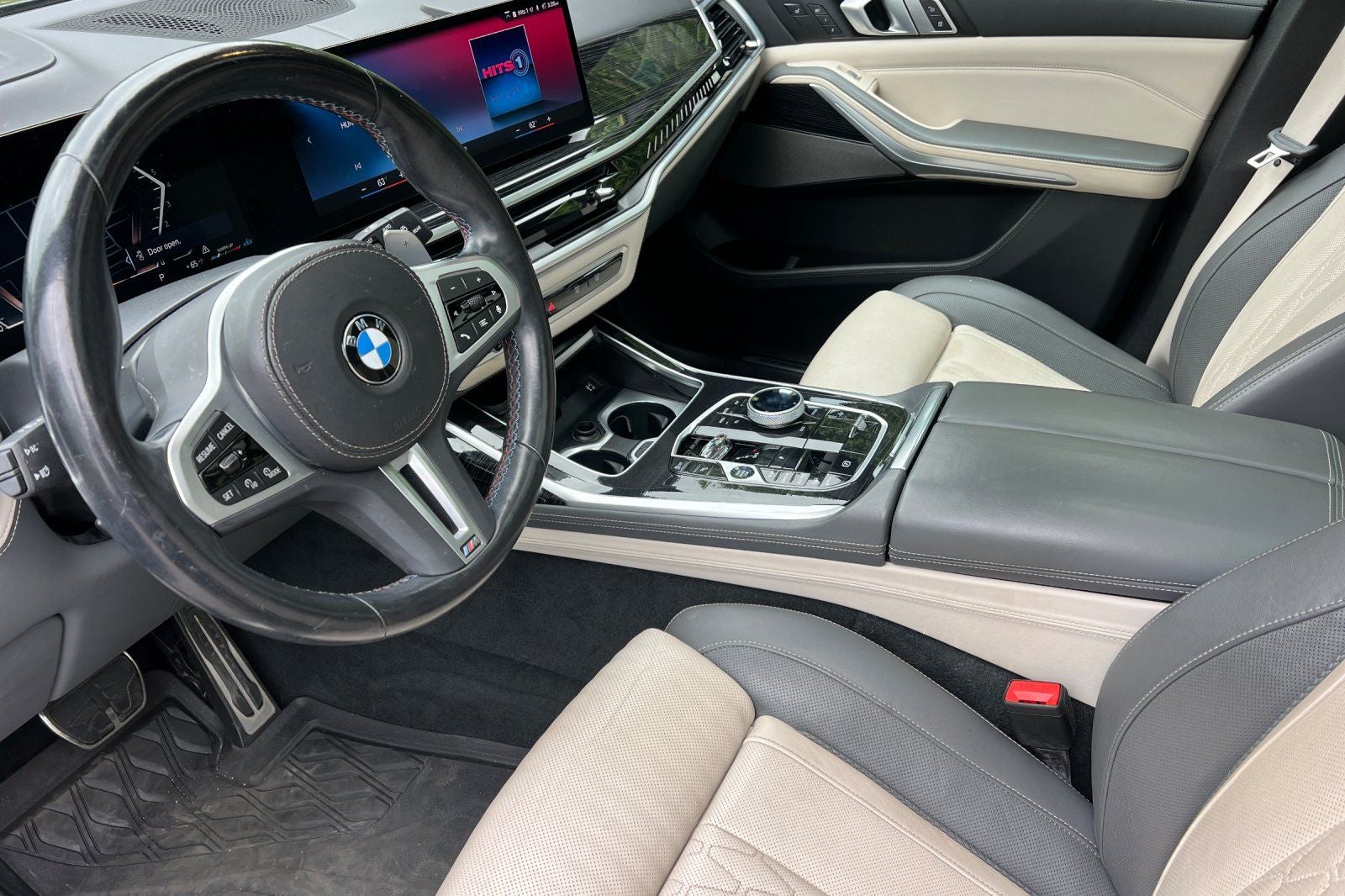 2023 BMW X7 M60i