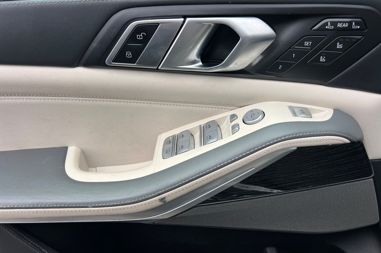 2023 BMW X7 M60i