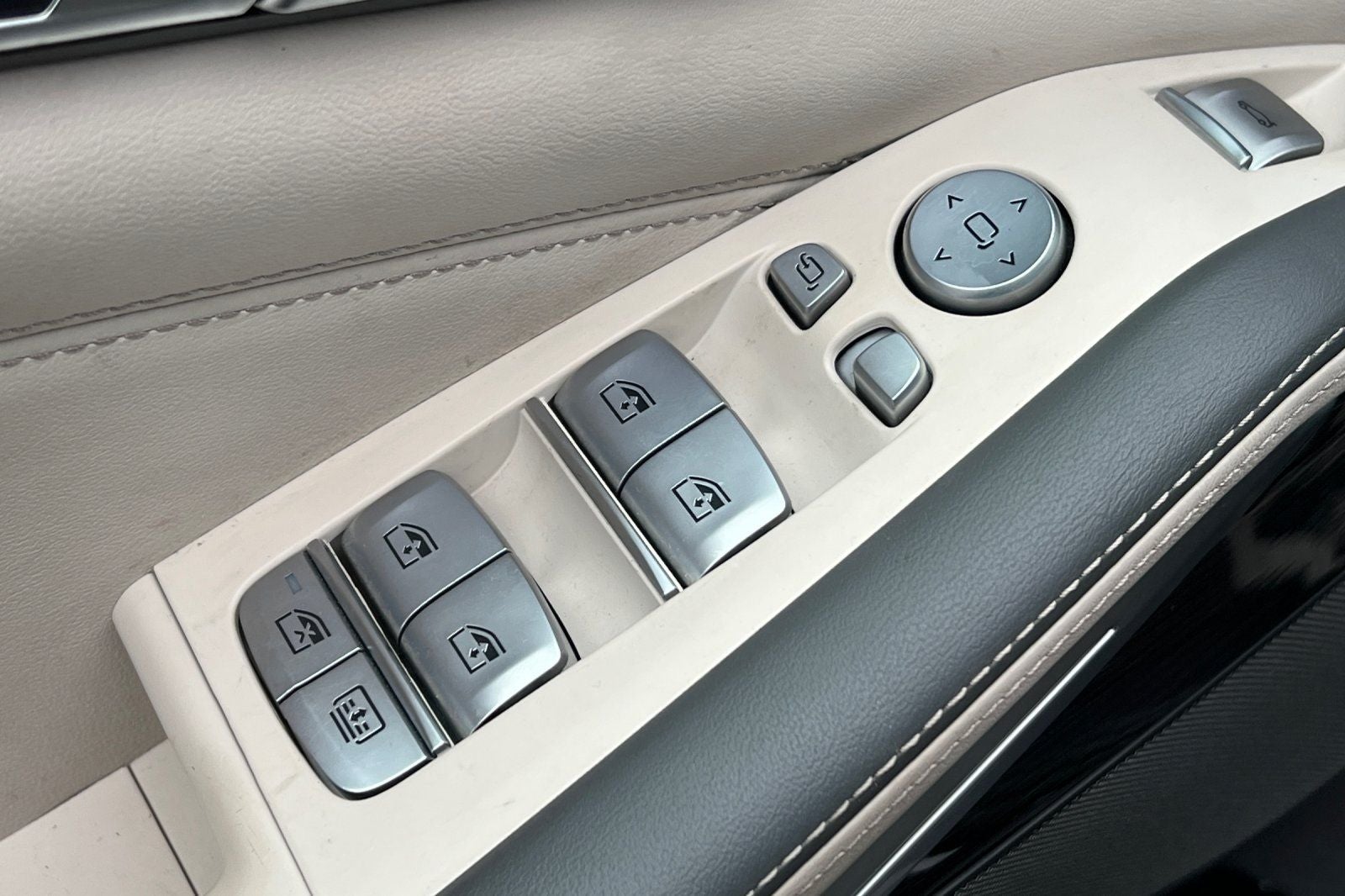 2023 BMW X7 M60i