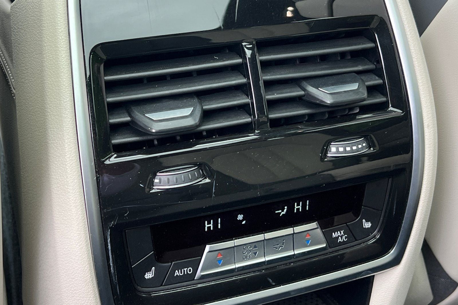 2023 BMW X7 M60i