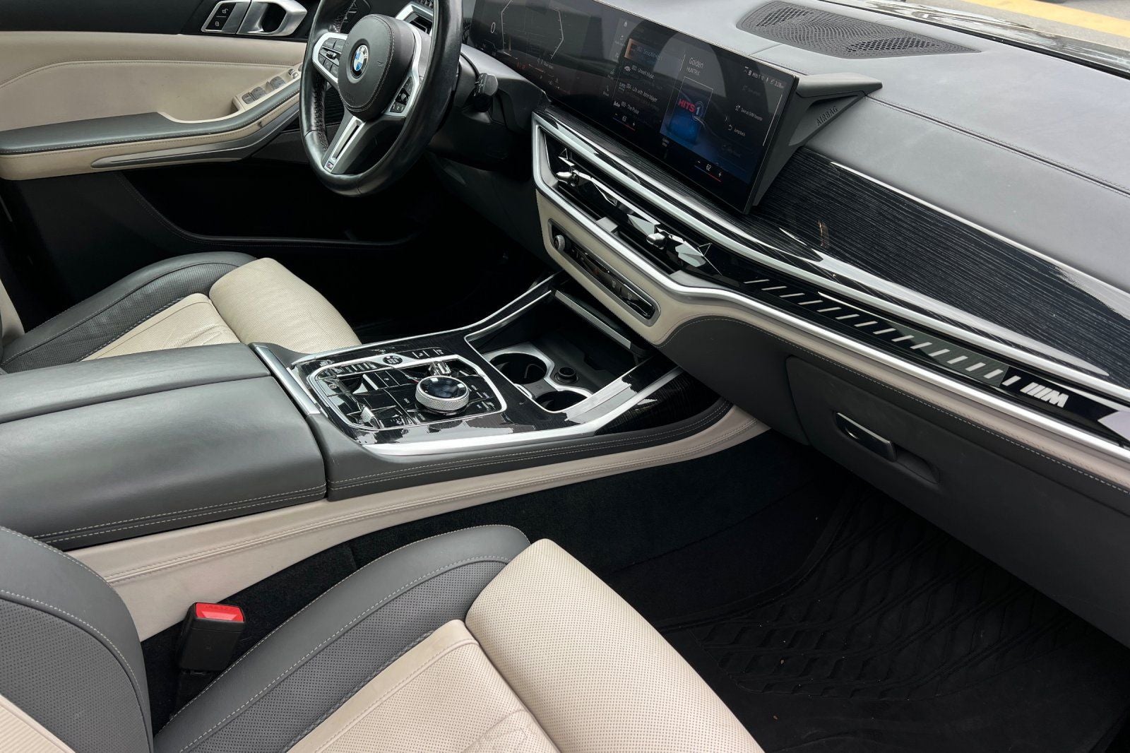 2023 BMW X7 M60i