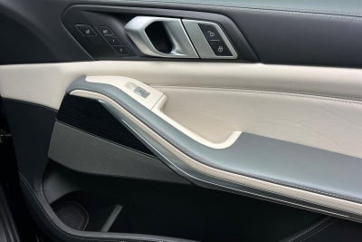 2023 BMW X7 M60i