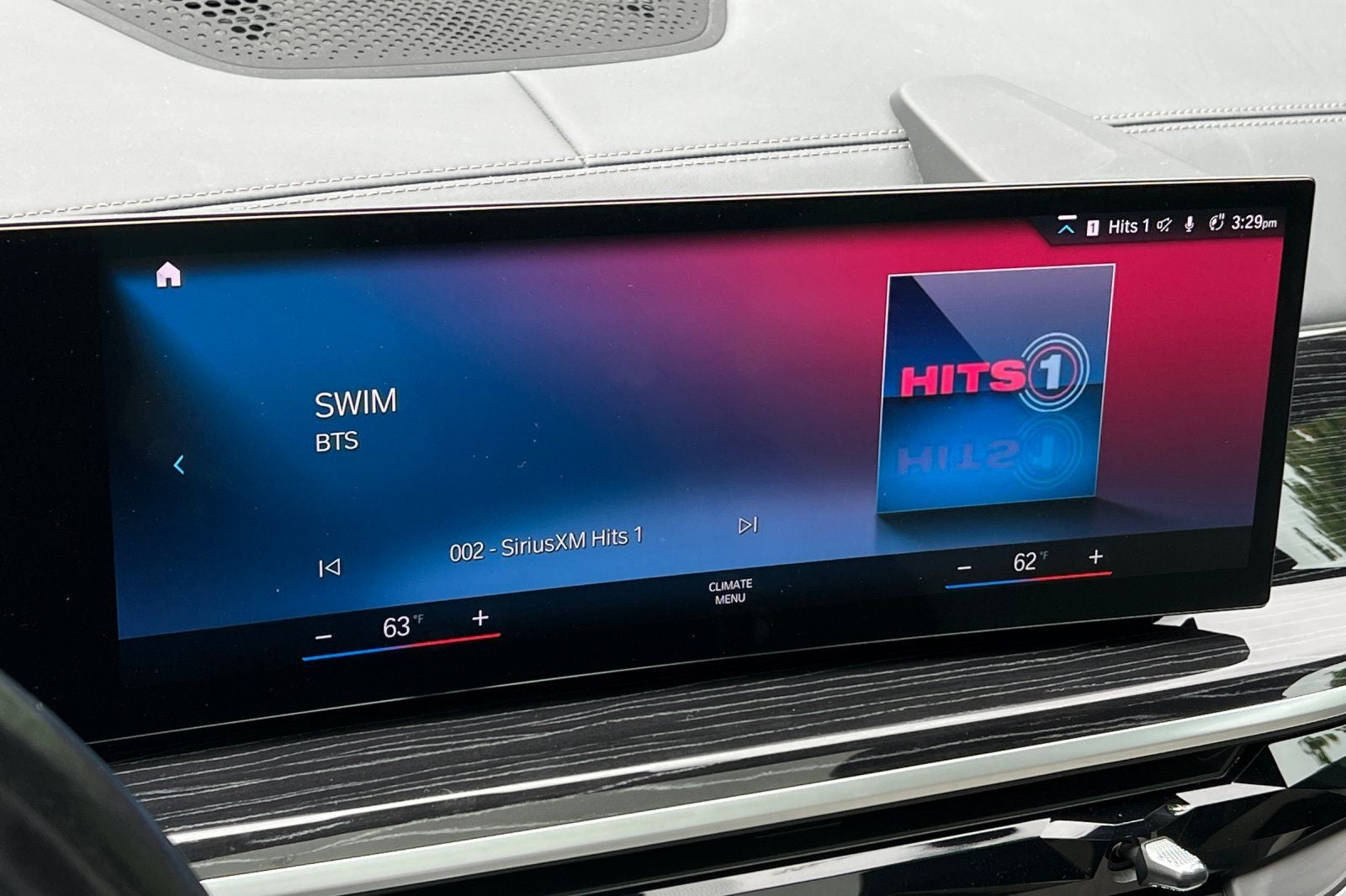 2023 BMW X7 M60i