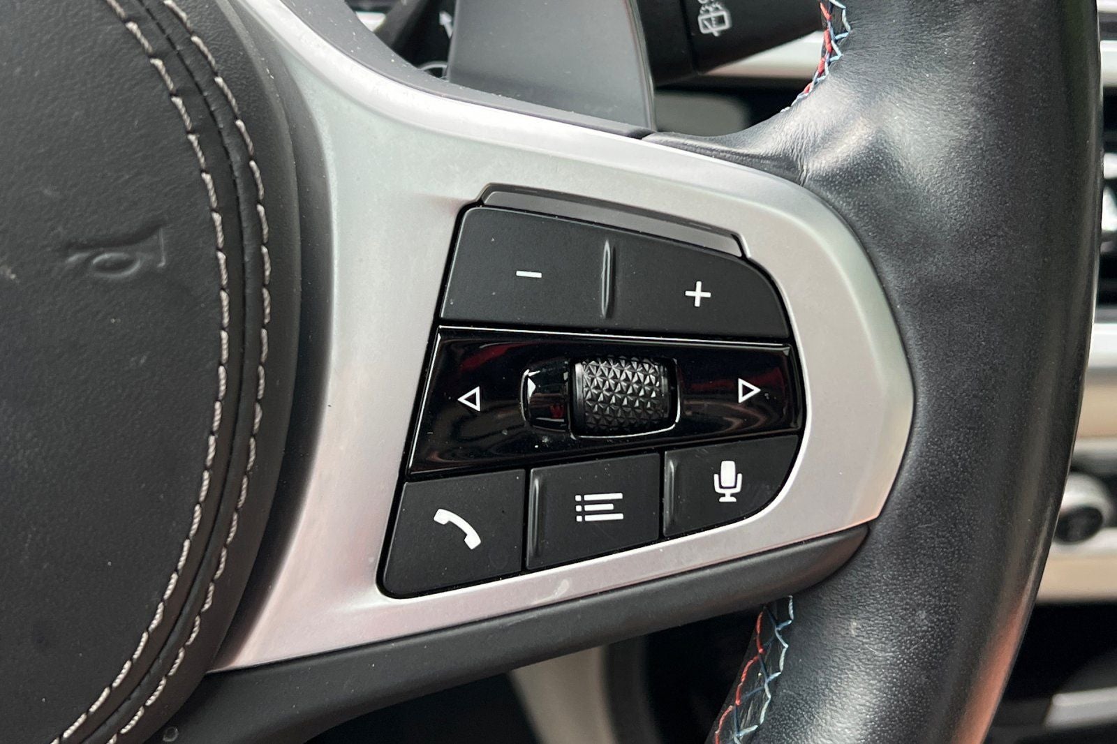 2023 BMW X7 M60i