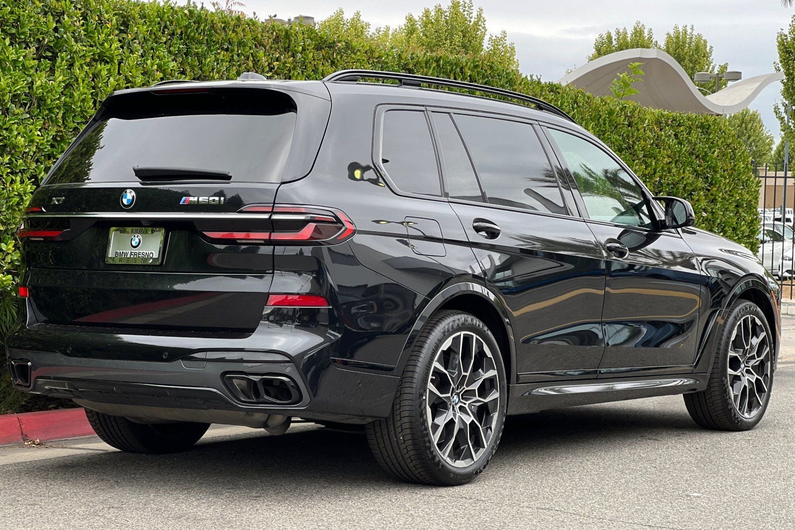 2023 BMW X7 M60i