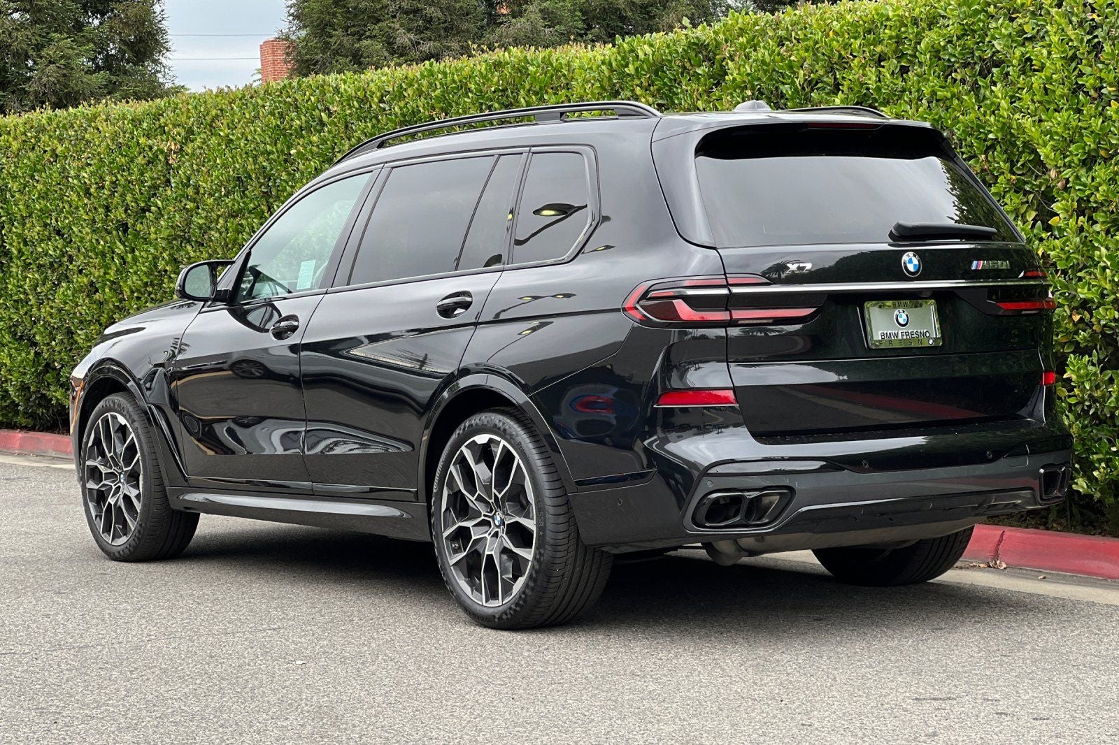 2023 BMW X7 M60i