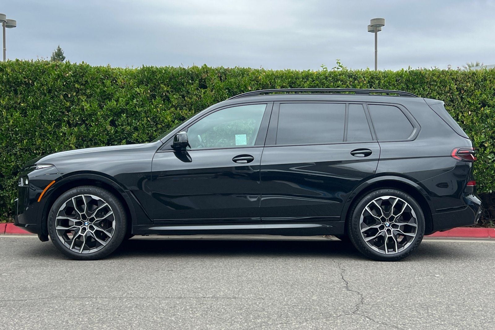 2023 BMW X7 M60i
