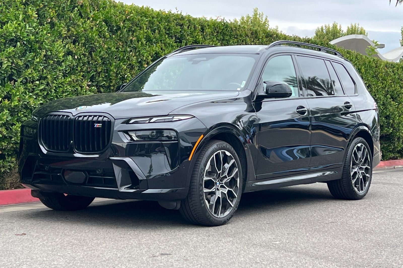 2023 BMW X7 M60i