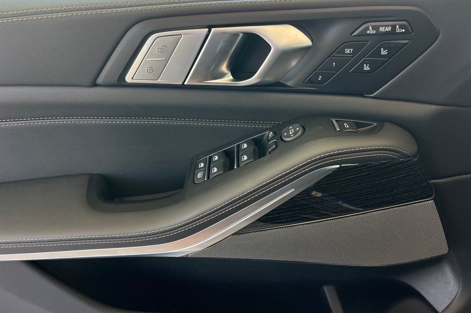 2027 BMW X7 M60i