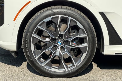 2025 BMW X7 M60i