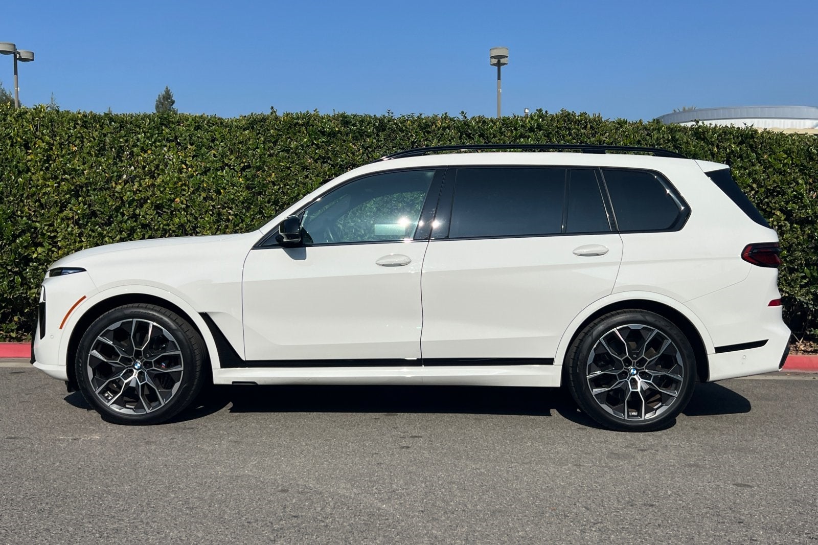 2025 BMW X7 M60i