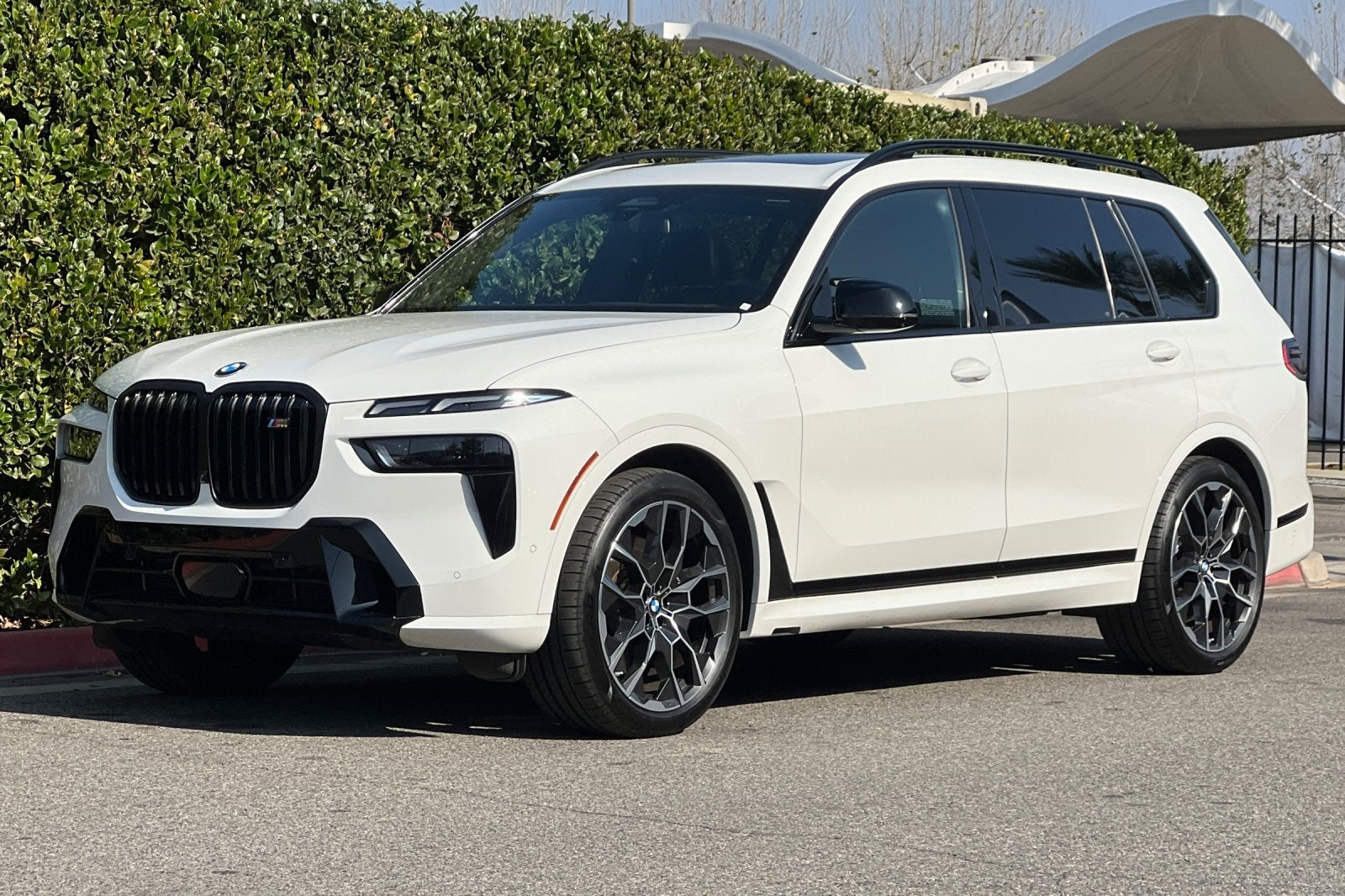 2025 BMW X7 M60i