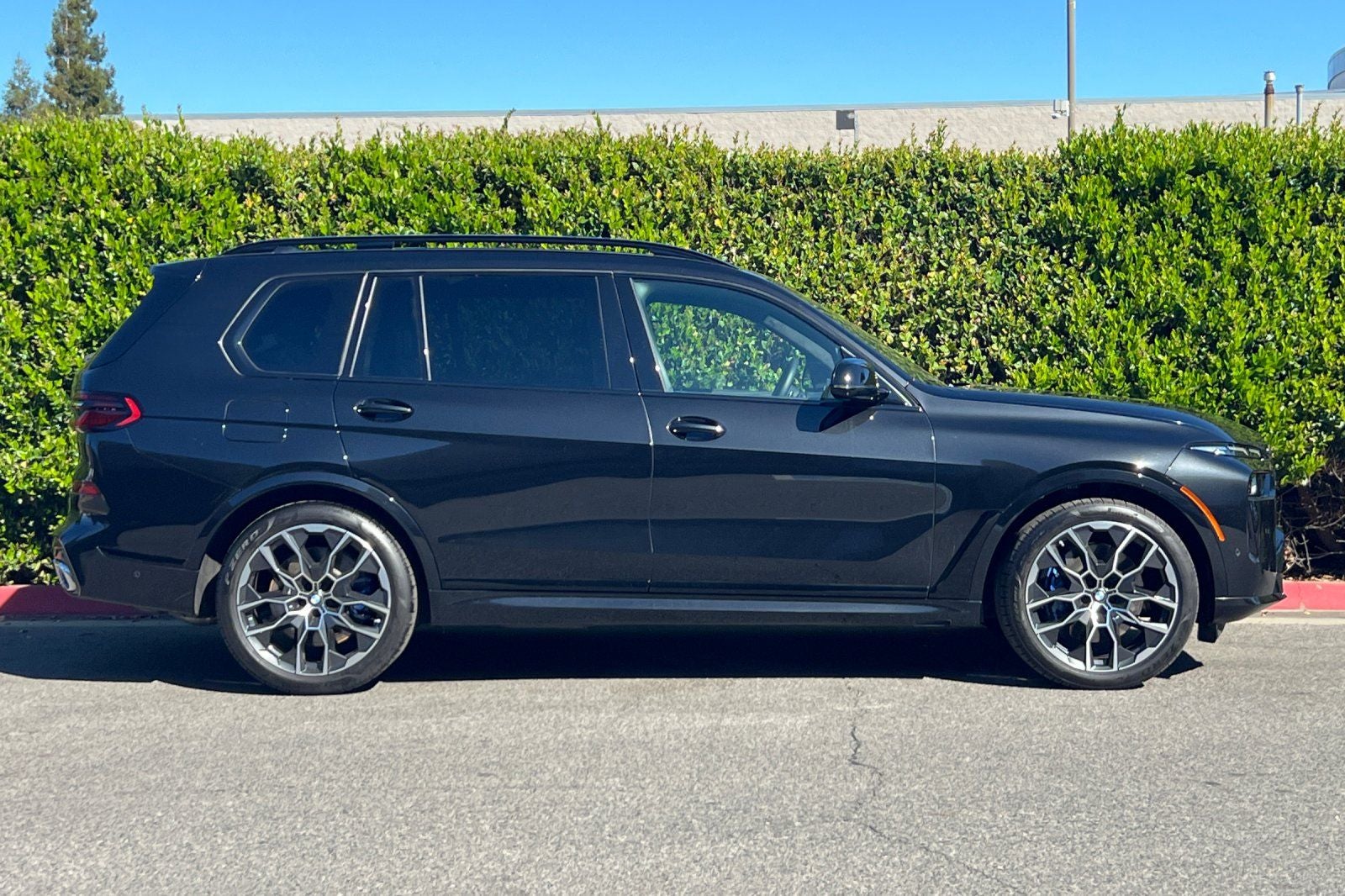 2025 BMW X7 M60i