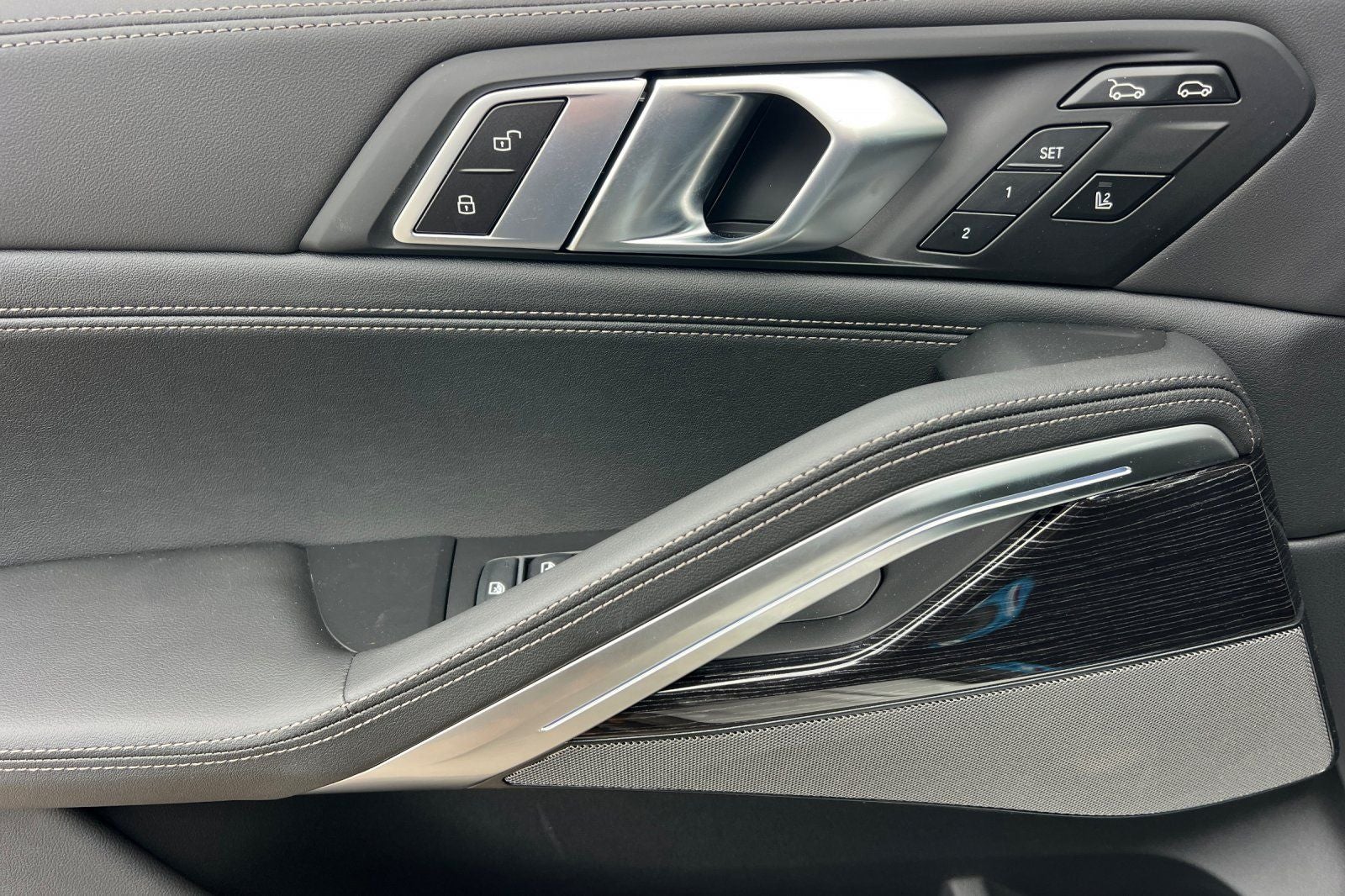 2027 BMW X6 xDrive40i