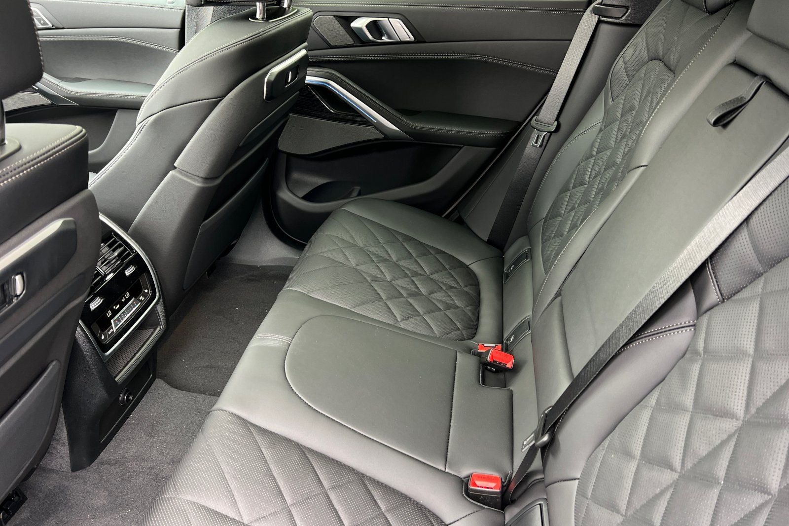 2027 BMW X6 xDrive40i