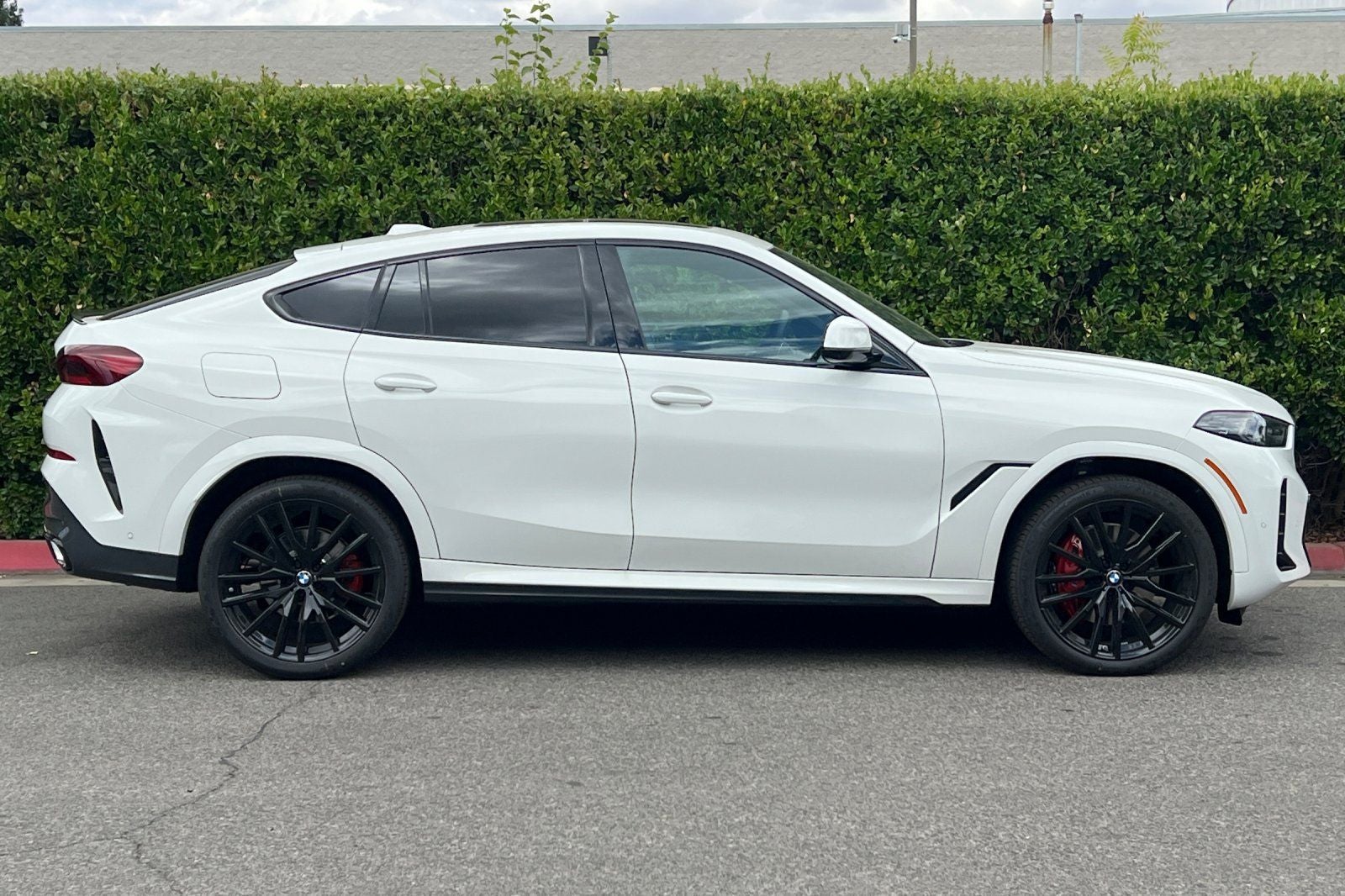 2027 BMW X6 xDrive40i