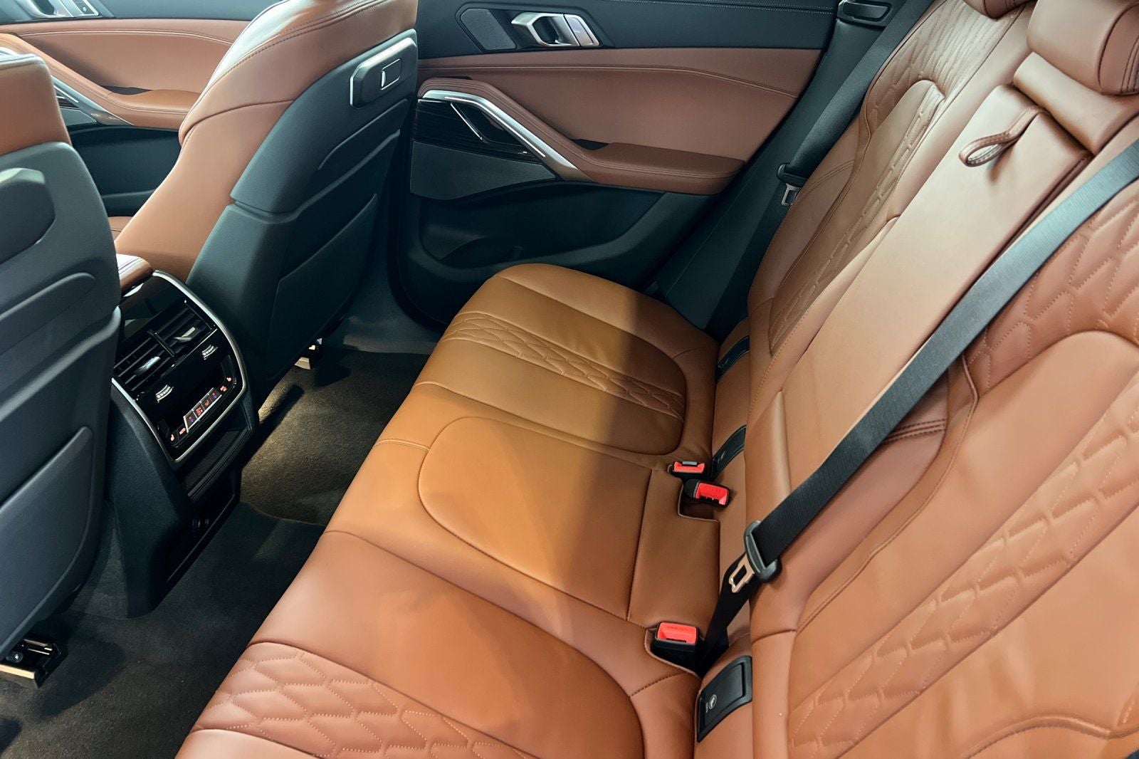 2027 BMW X6 xDrive40i
