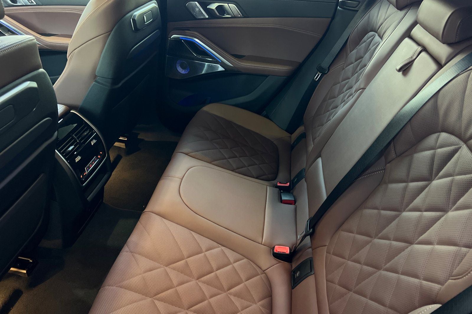 2027 BMW X6 M60i