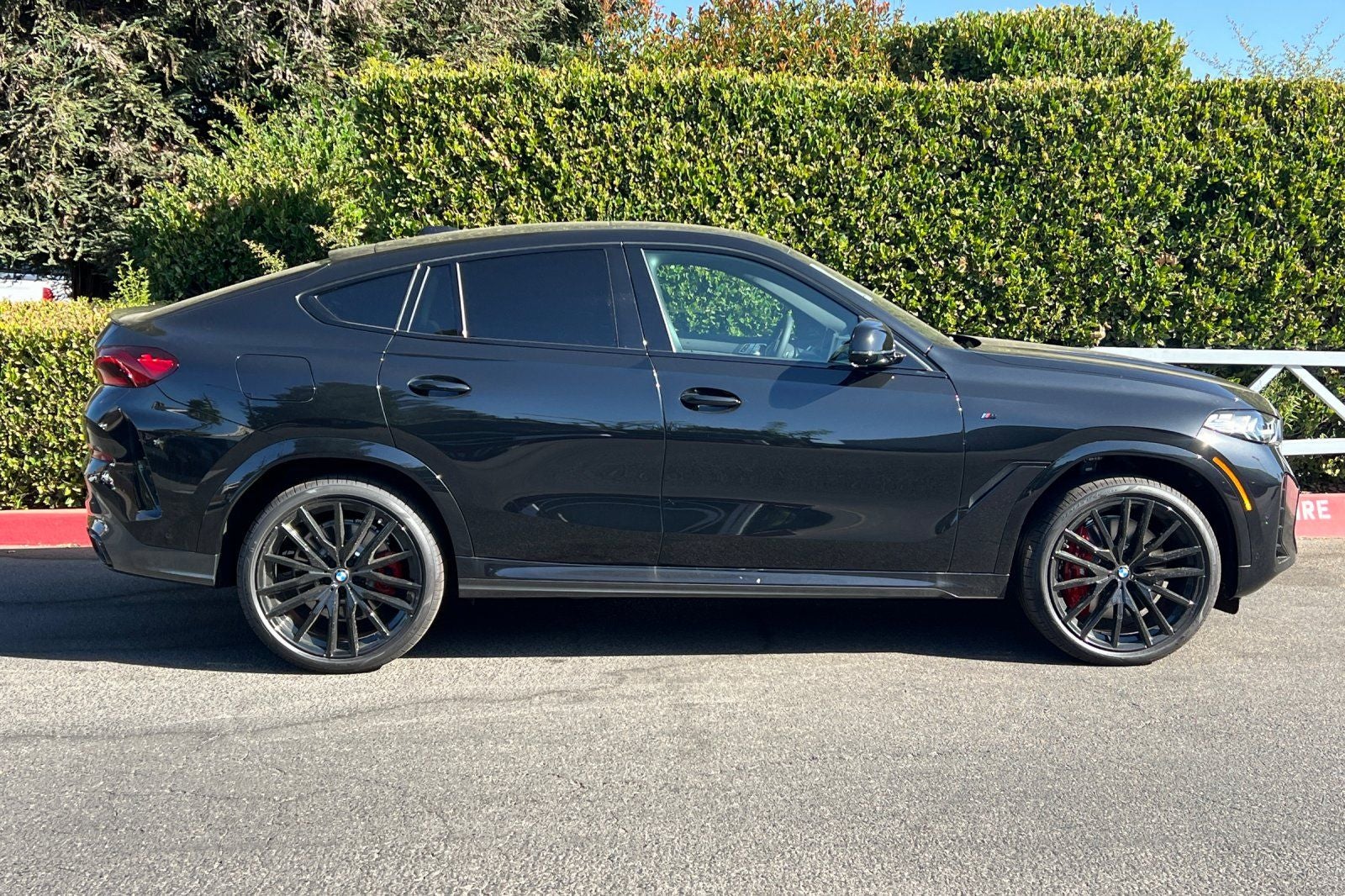 2027 BMW X6 M60i