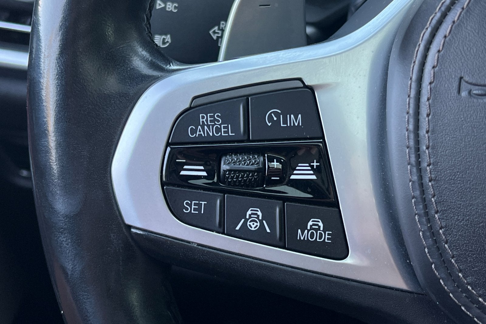 2022 BMW X6 M50i