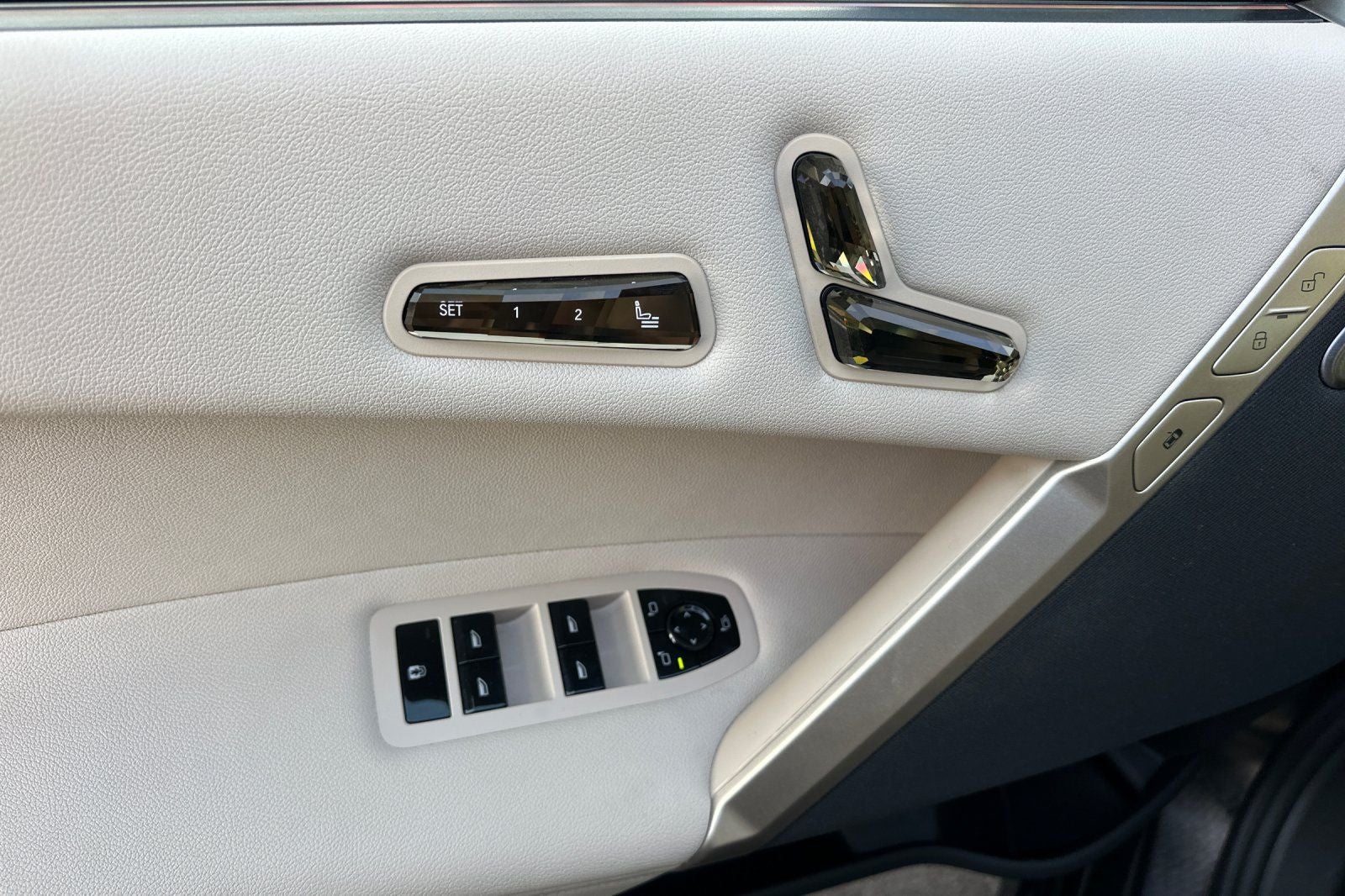 2023 BMW iX M60