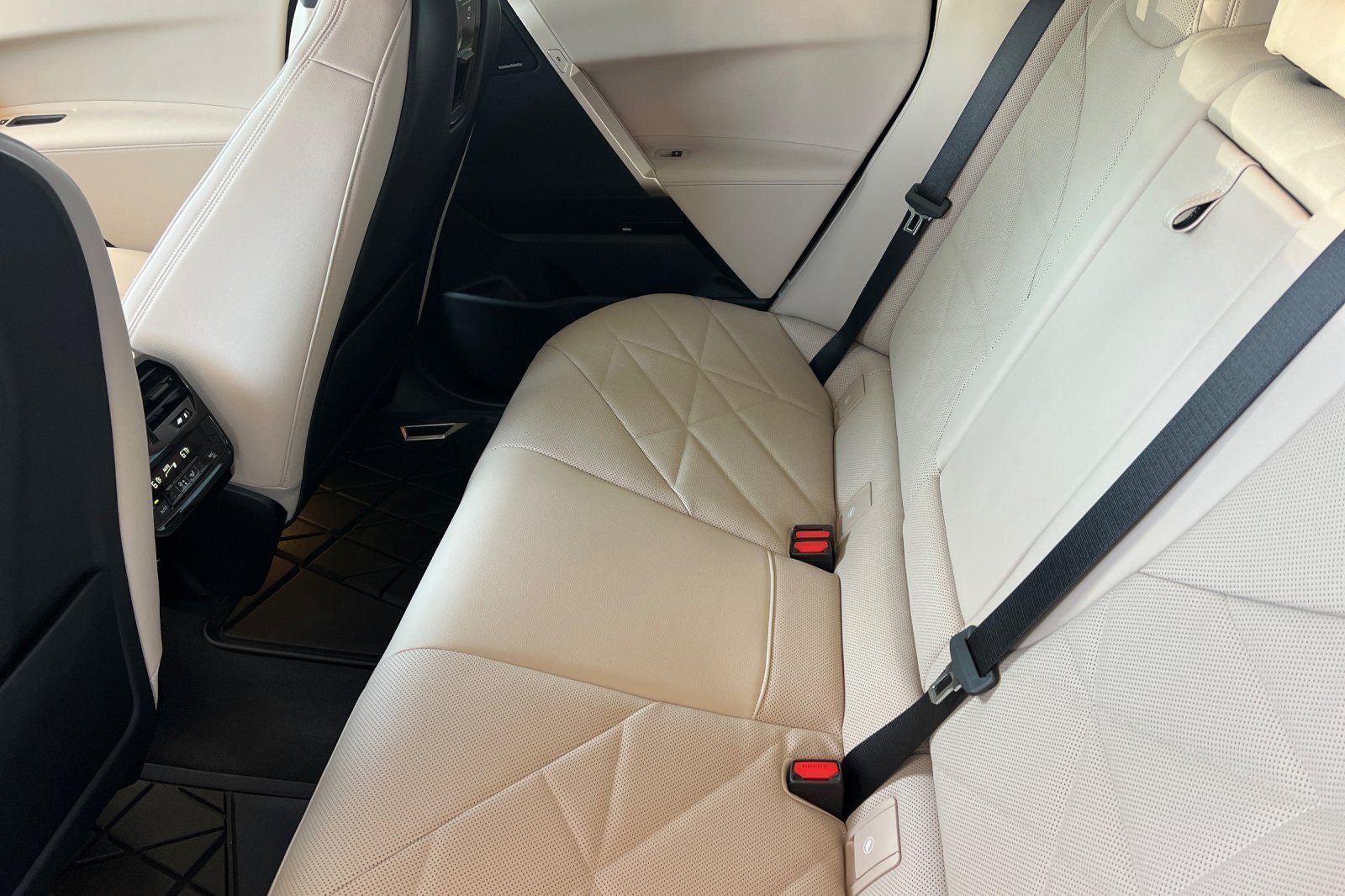 2026 BMW iX 60 - Photo 12