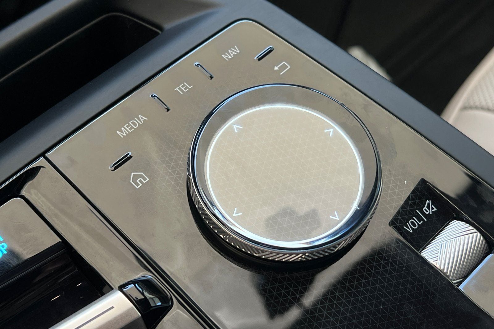 2026 BMW iX 60 - Photo 20