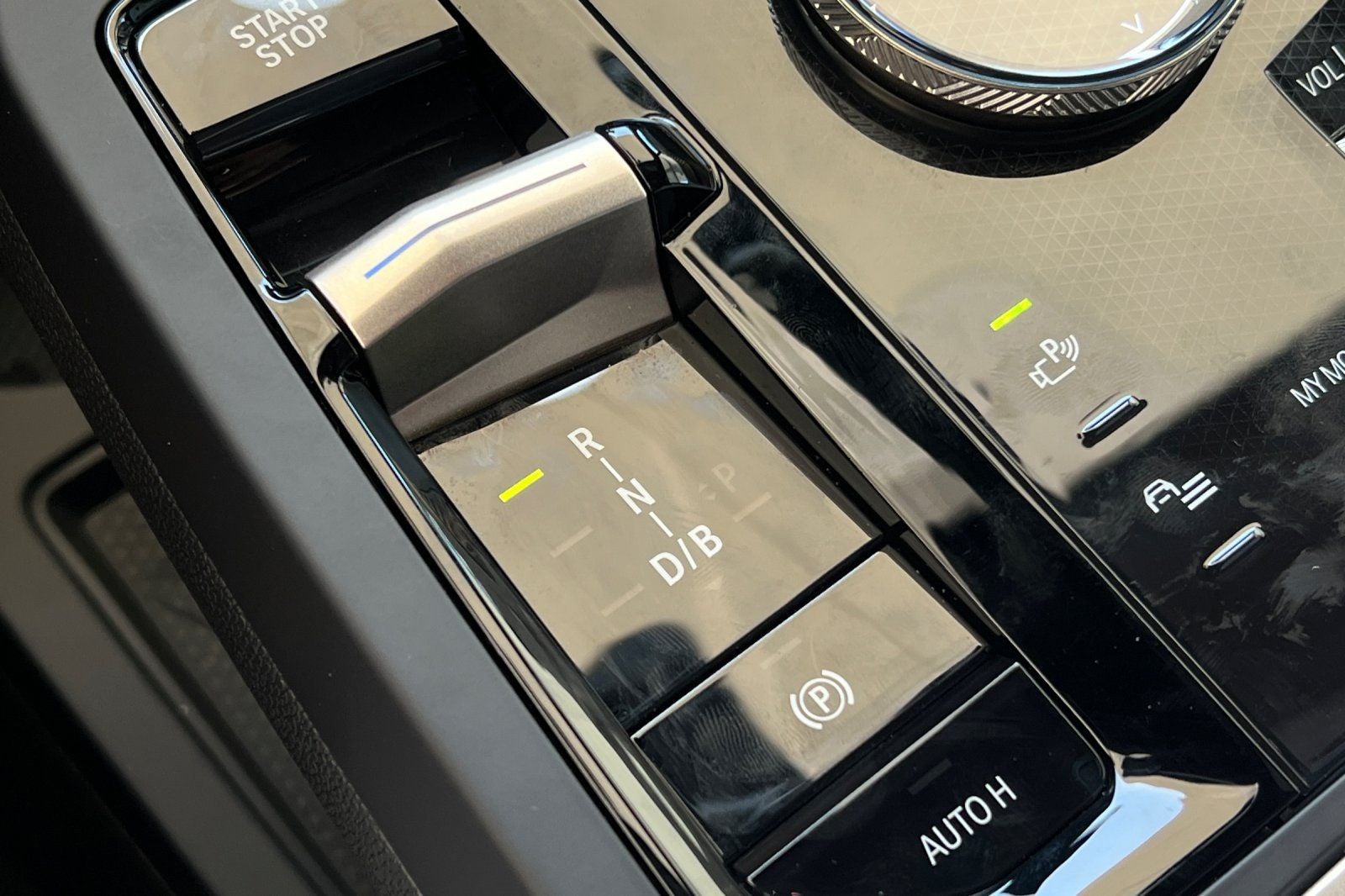 2026 BMW iX 60 - Photo 21