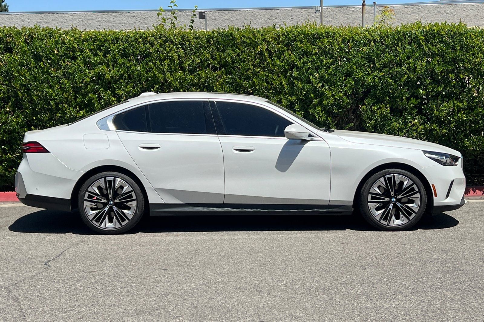 2025 BMW 5 Series 530i