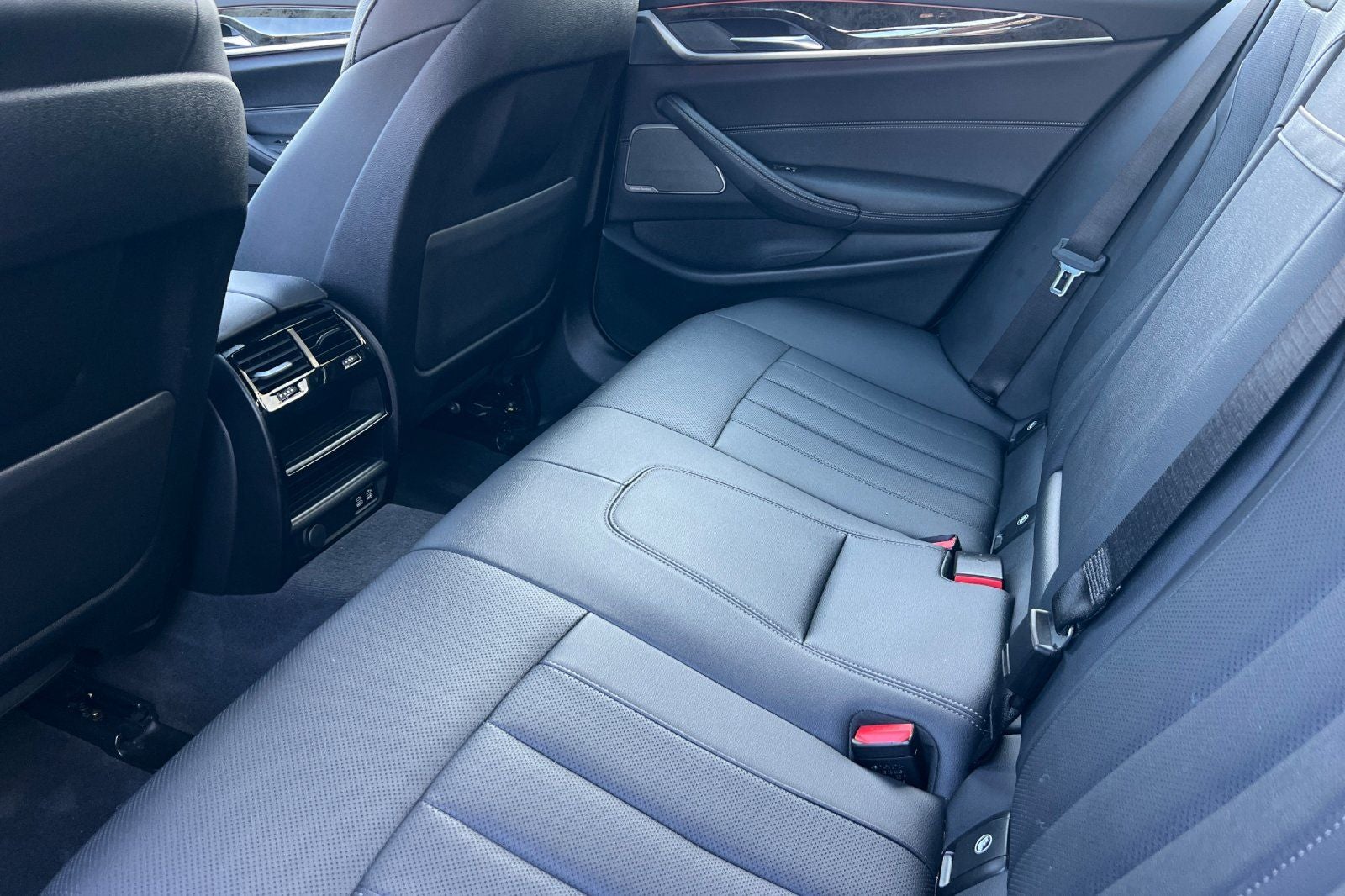 2023 BMW 5 Series 530i